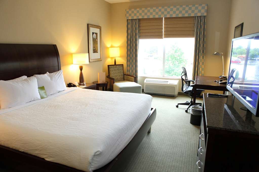 Hilton Garden Inn Frederick Room photo