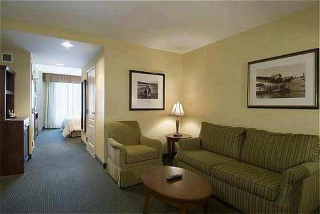 Hilton Garden Inn Frederick Room photo