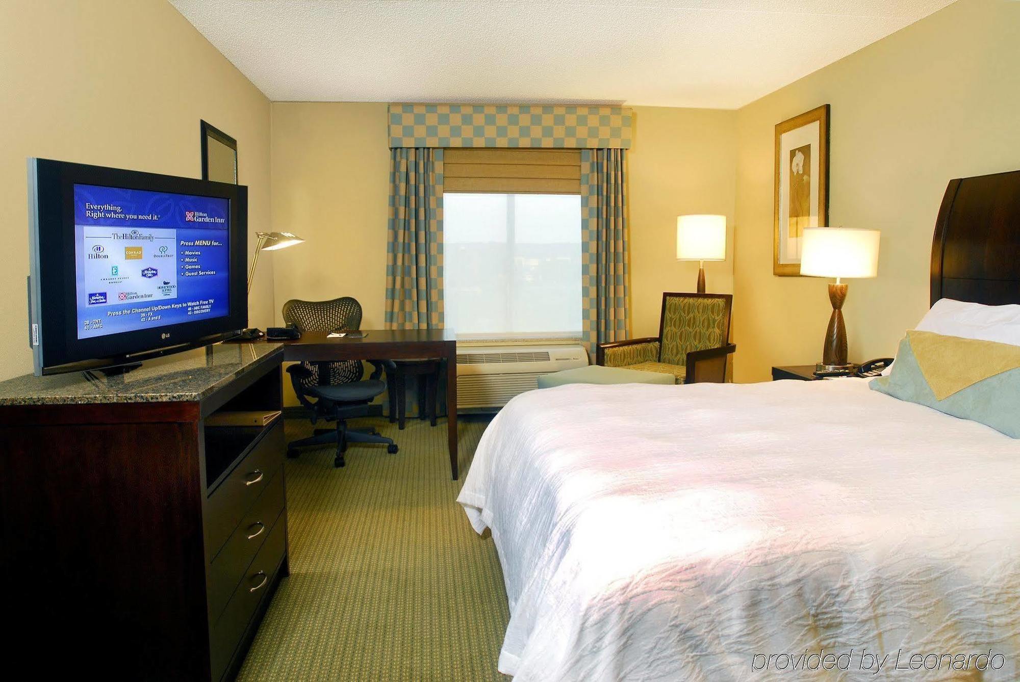 Hilton Garden Inn Frederick Room photo